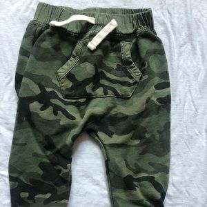 Gap camo joggers